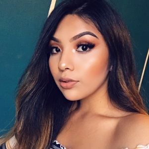 Meet your Posher, Abigail